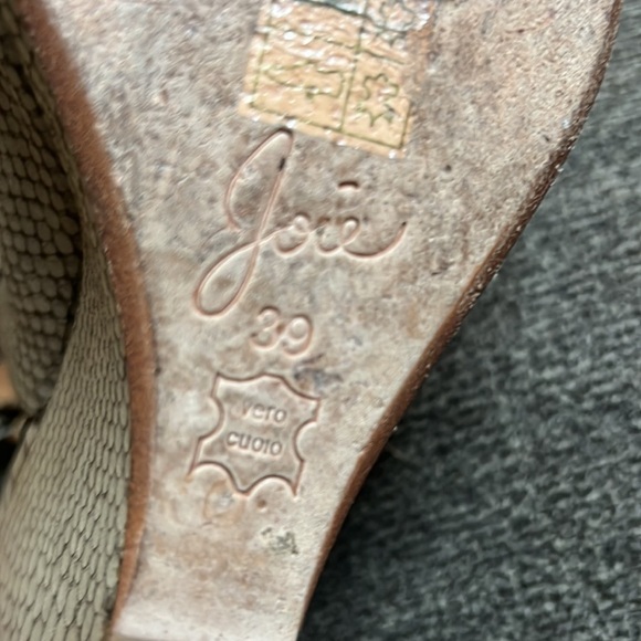 Joie Windsor Wedge Sandal
Snake-embossed leather textures Size 8.5 - Picture 9 of 15